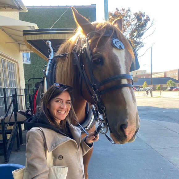 Meet your Posher, Julia - Picture 1 of 1